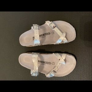 White and silver Mayari style Birkenstock’s